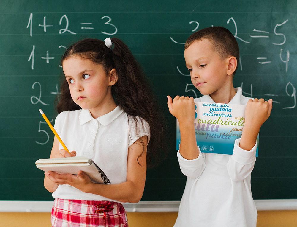 LIBRETA LIDERPAPEL PAUTAGUIA TAPA CARTONCILLO 32 HOJAS DIN A5 70GR CUADRICULADO PAUTADO 8 MM APAISADO CON MARGEN